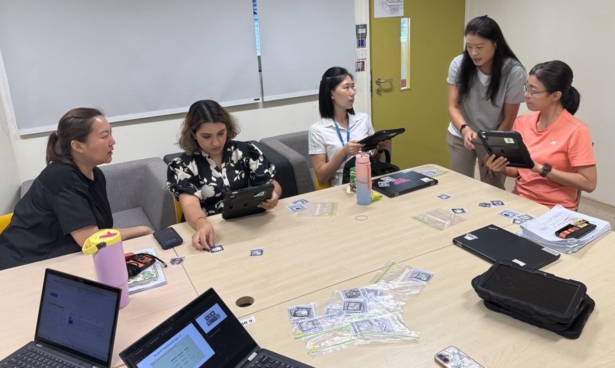 Teachers from Qifa Primary School explored the WriteCube app, which supports
				students in Chinese composition writing in an intelligent AR-supported learning
				environment.